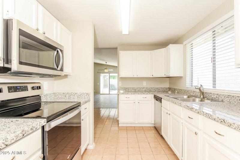 004-photo-kitchen-11655066