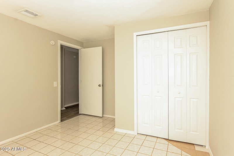 010-photo-bedroom-11655059