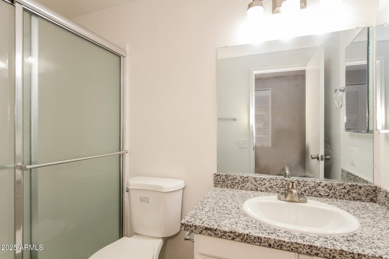 013-photo-bathroom-11655070