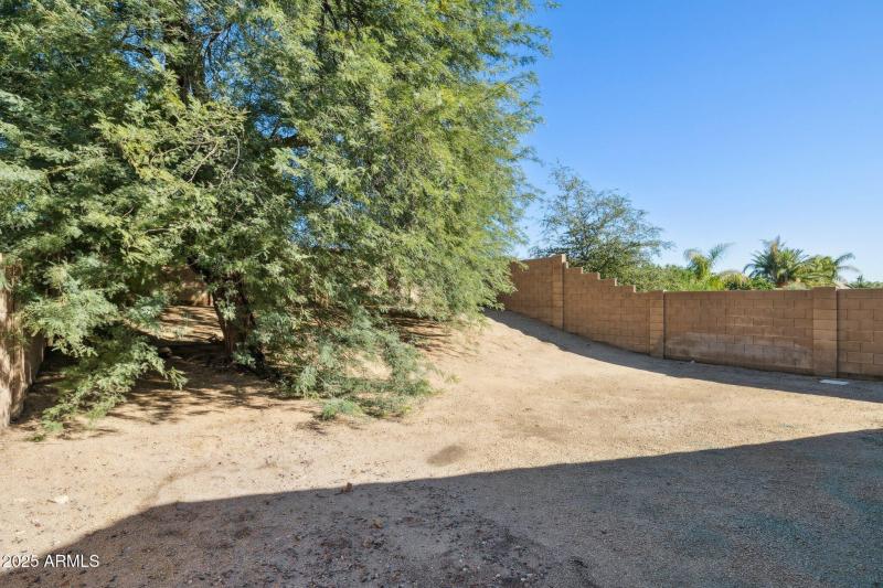 26-web-or-mls-2412-e-rosemonte-dr