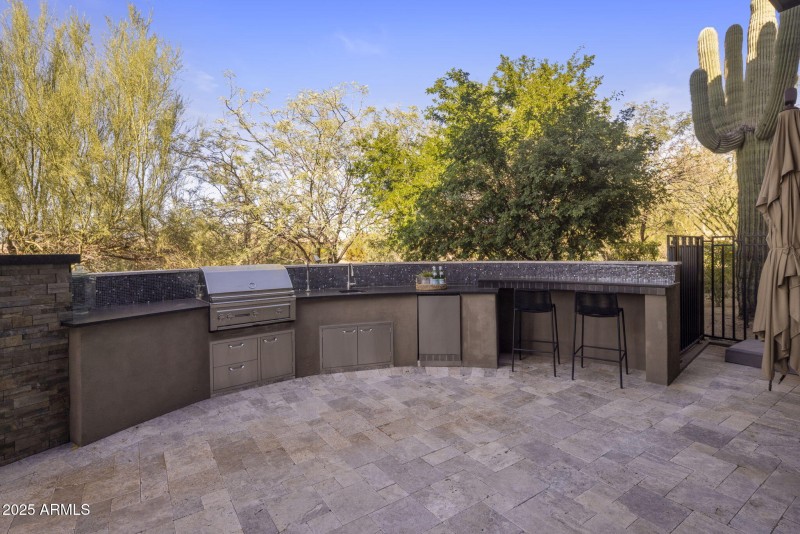 Outdoor Kitchen