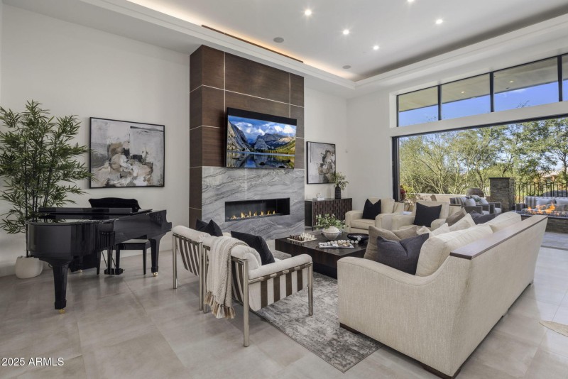 Great room/Fireplace