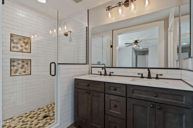 43-web-or-mls-Interior-36