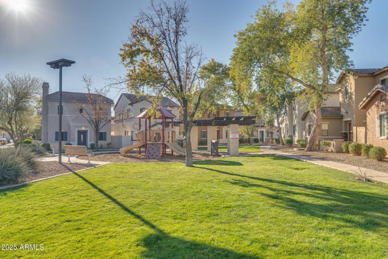 5-web-or-mls-Exterior-1