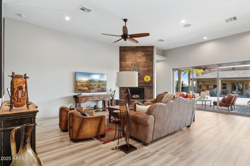 6-web-or-mls-1510-e-cloud-rd