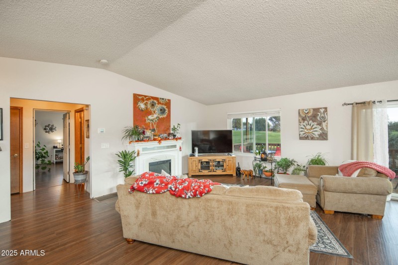 35-web-or-mls-1059-n-stirrup-high-dr-w