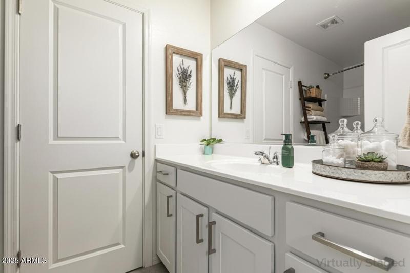 New Bonnet - Upstairs Bathroom #2 1