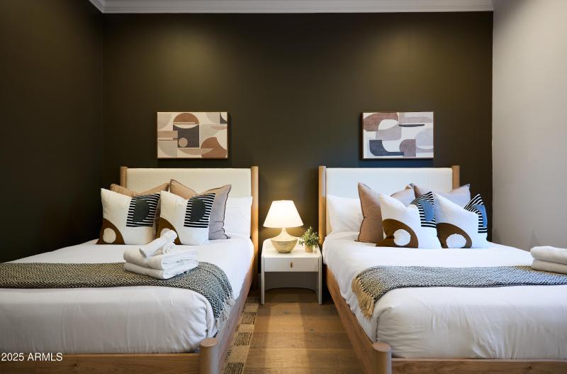 PropertyImageCo_3808EFairmountAve_WEB_38