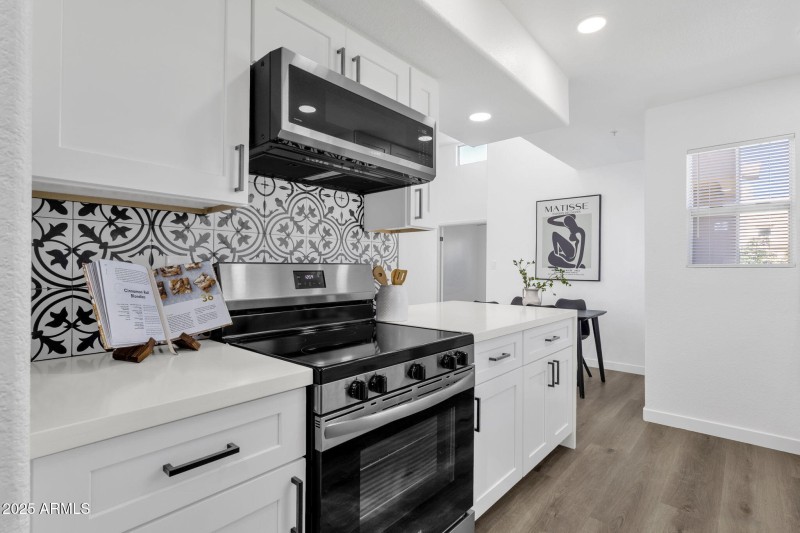 12-web-or-mls-11333-n-92nd-st-2098