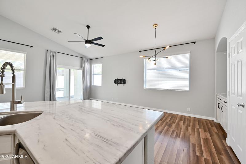 15-17848N15S-ocupix-