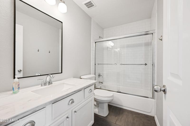 23-17848N15S-ocupix-