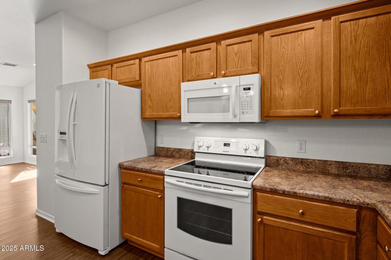 ELECTRIC COOK TOP AND MICROWAVE