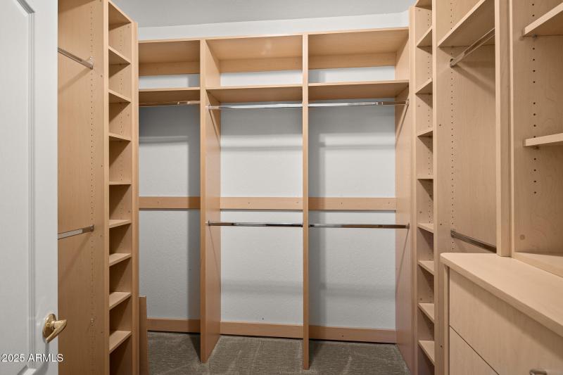 CUSTOM CLOSETS