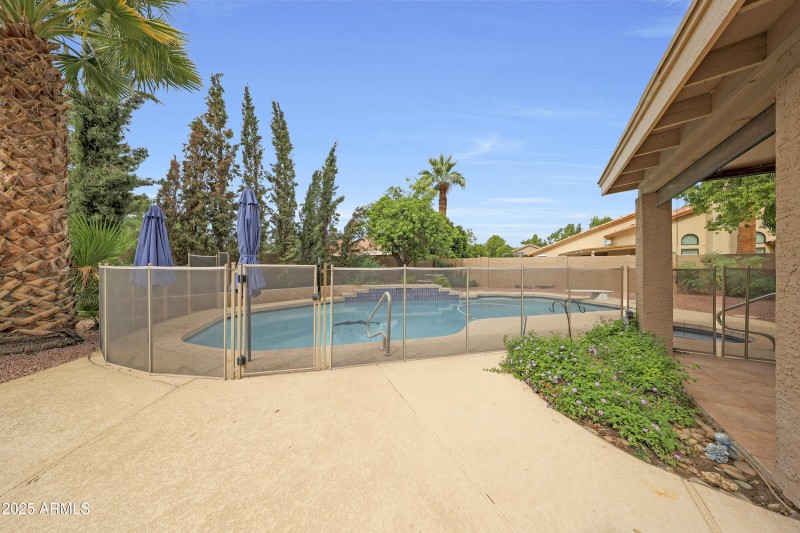 Sparkling Diving Pool