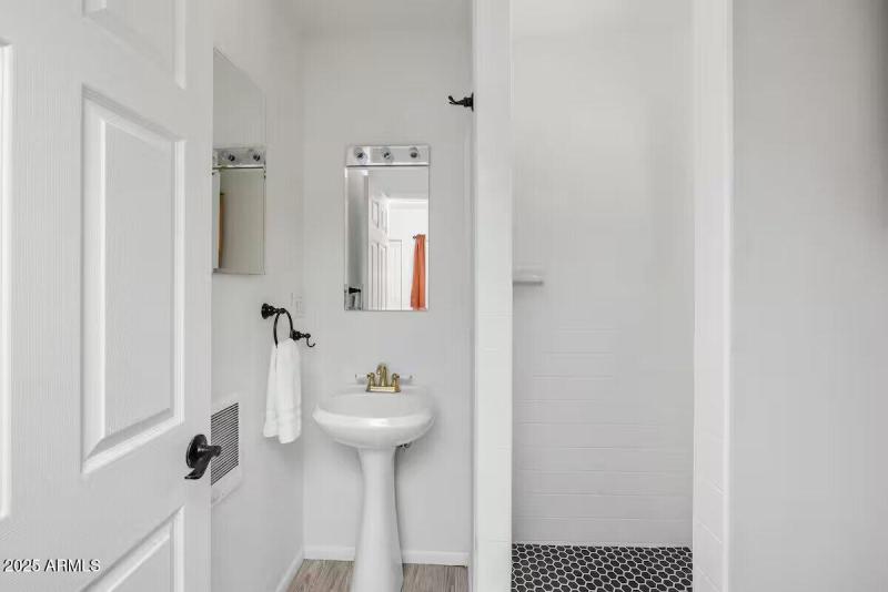 b0e1da77-290f-4e53-b8b9-e51751785c04