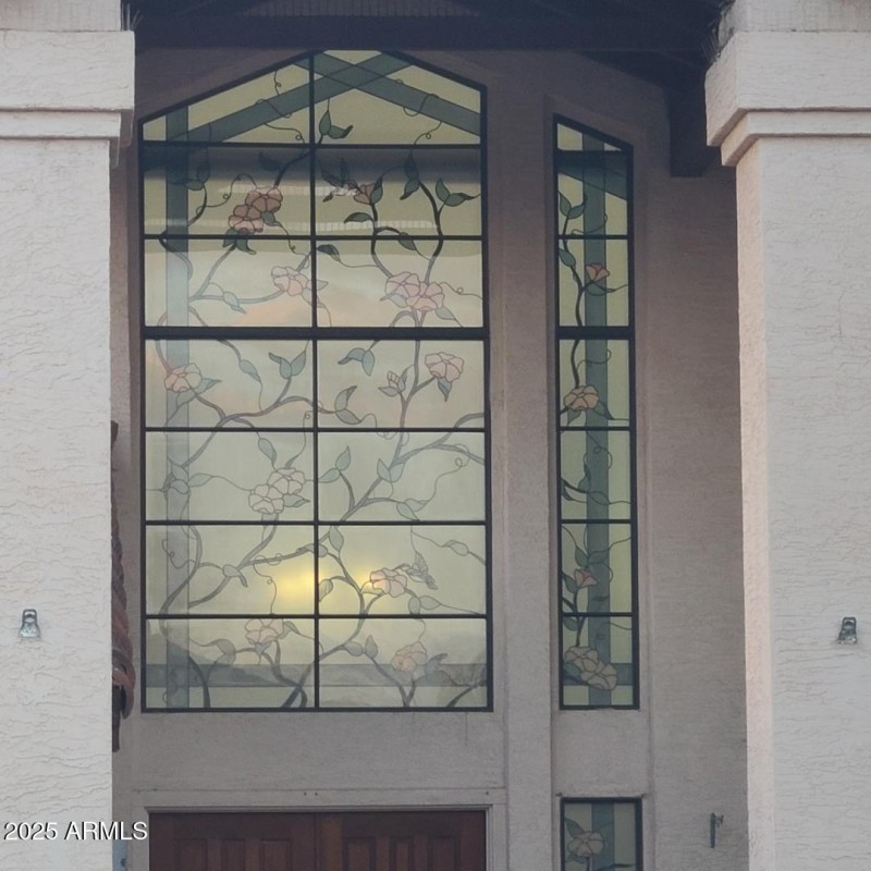 1204 E Glencove stained glsss outside