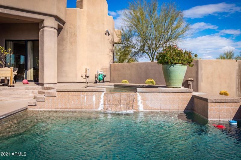 SPA SPILLOVER TO THE POOL