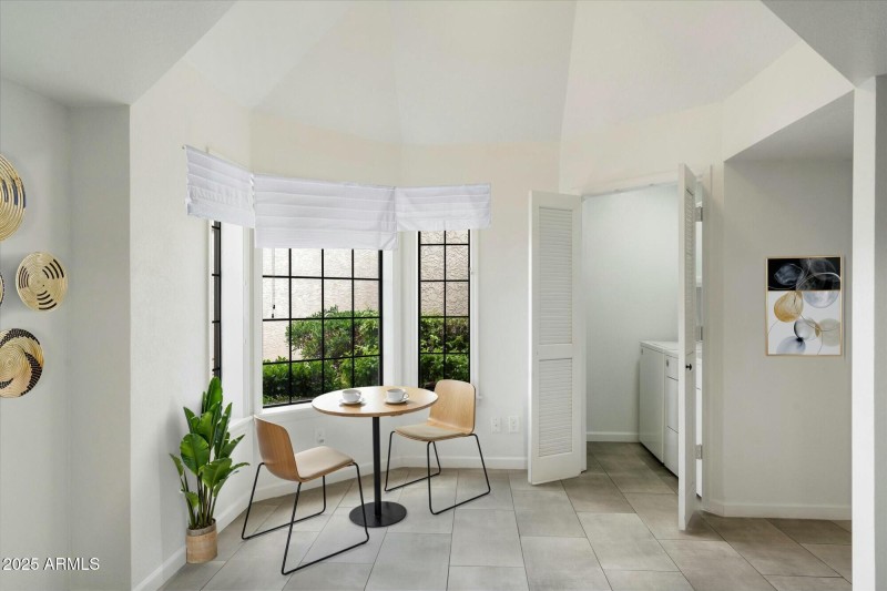 Kitchen eating/Laundry