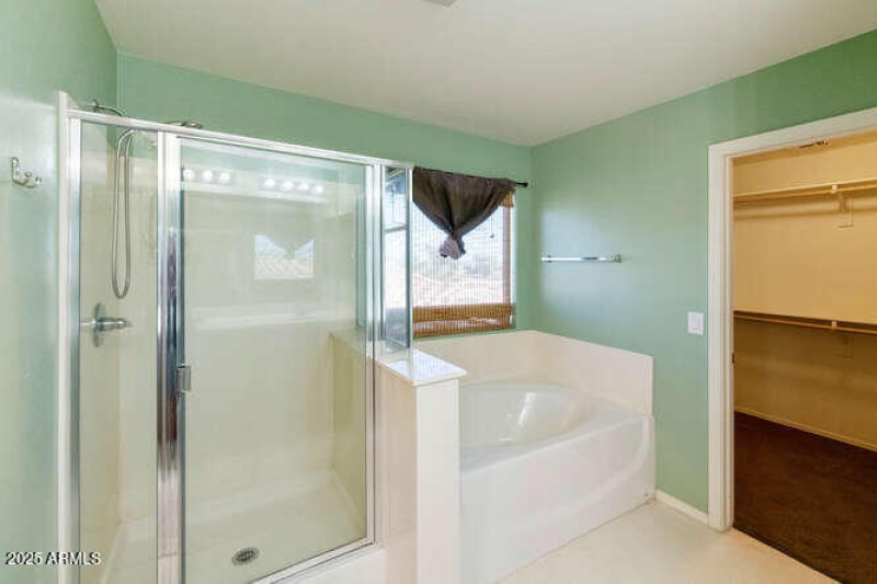 Separate Tub & Shower