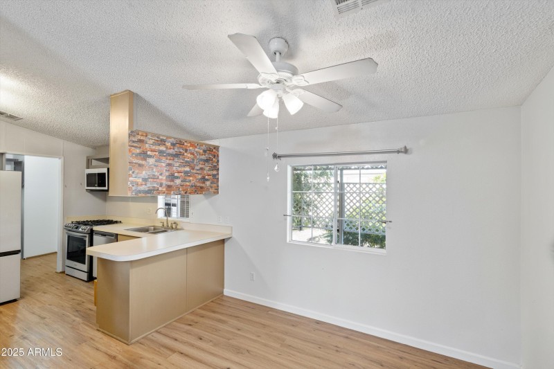 15-Dining to Kitchen