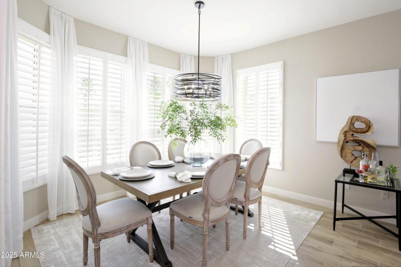 Sun-Filled Dining for Entertaining