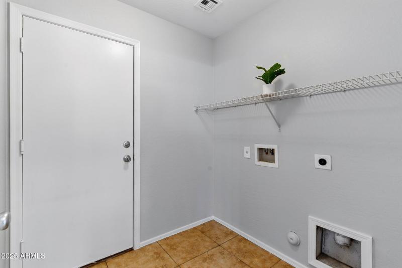 D10DB3DF-BA39-48DB-8DDE-5004CB31588F