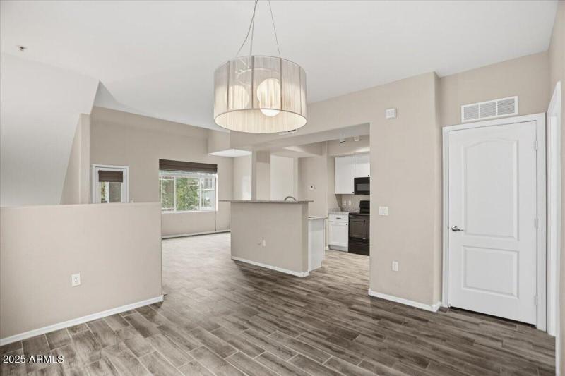 18-Dining and Kitchen