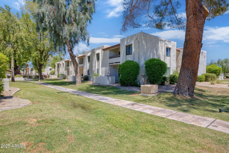 10444 N 69th St 201, Paradise Valley - 2