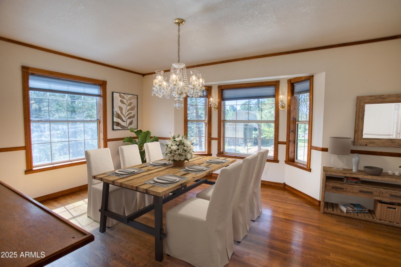 Eat-In Dining STAGED