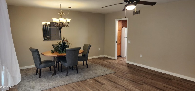 SPACIOUS LIVING ROOM