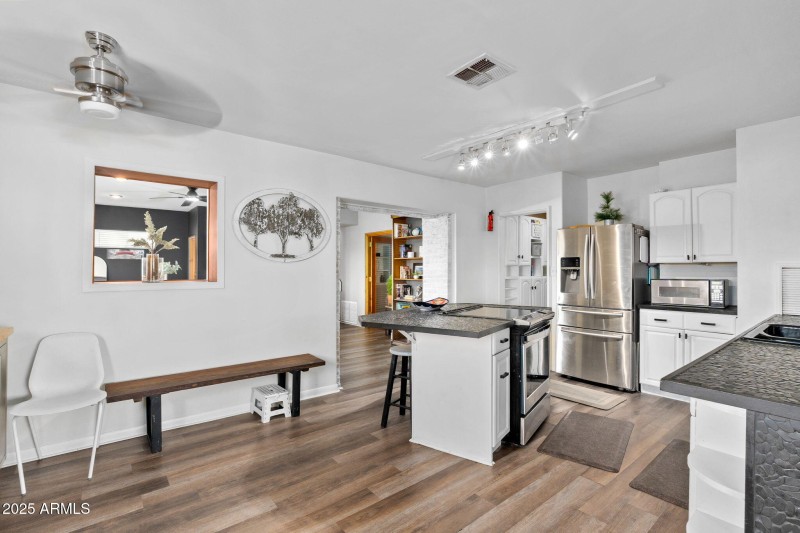 8-web-or-mls-9626 N 1st Ave - MLS Images