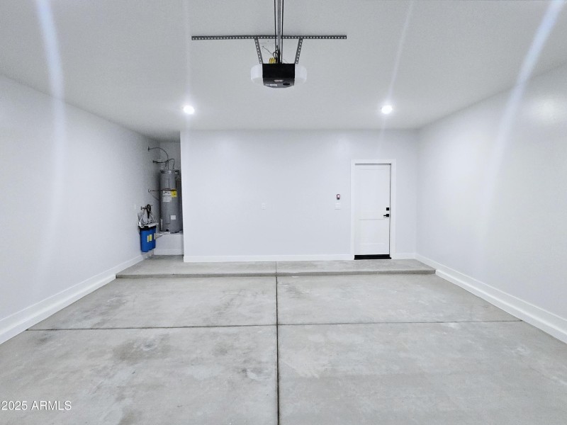 Garage w. Water Filtration System