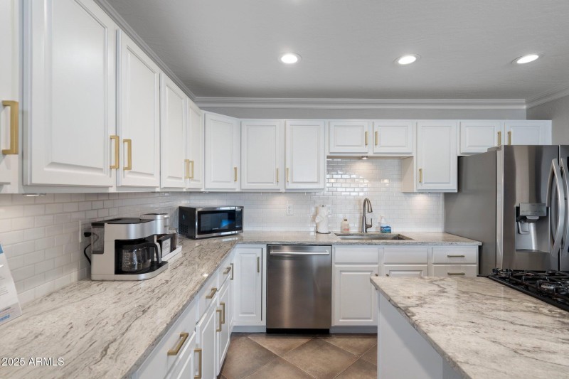 11-web-or-mls-PML04444