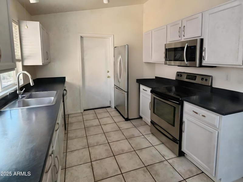 f0818b3e-4145-49d0-bc89-c0cb82ba9c92