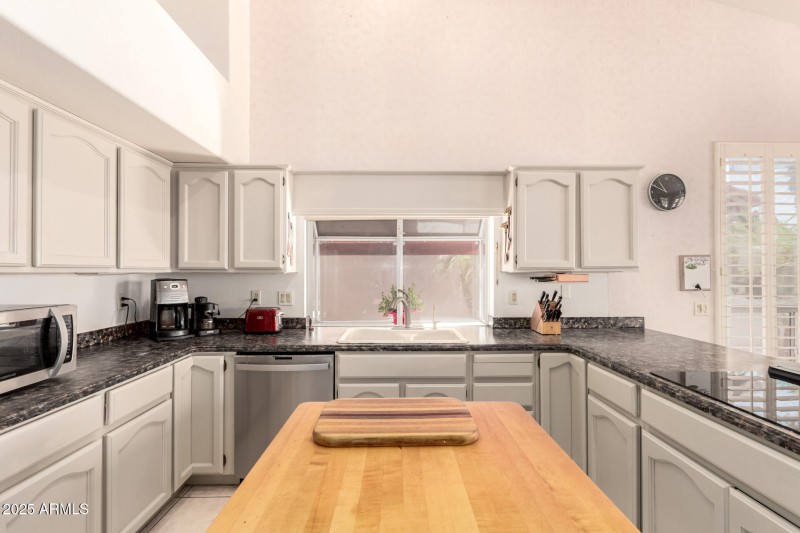 Lots of Cabinet Space