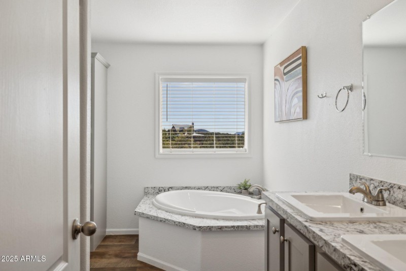 12-web-or-mls-2314-e-clear-point-way