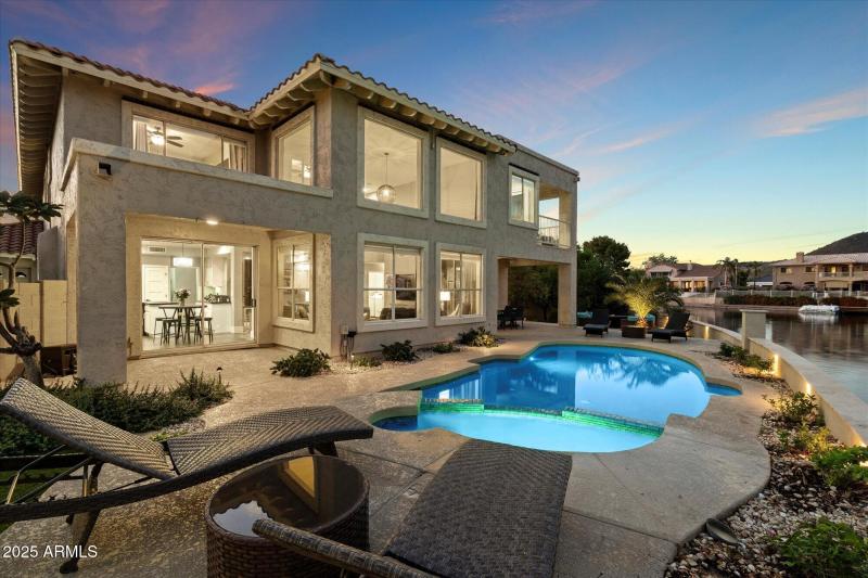 Soaring Windows to Enjoy Lake Views!