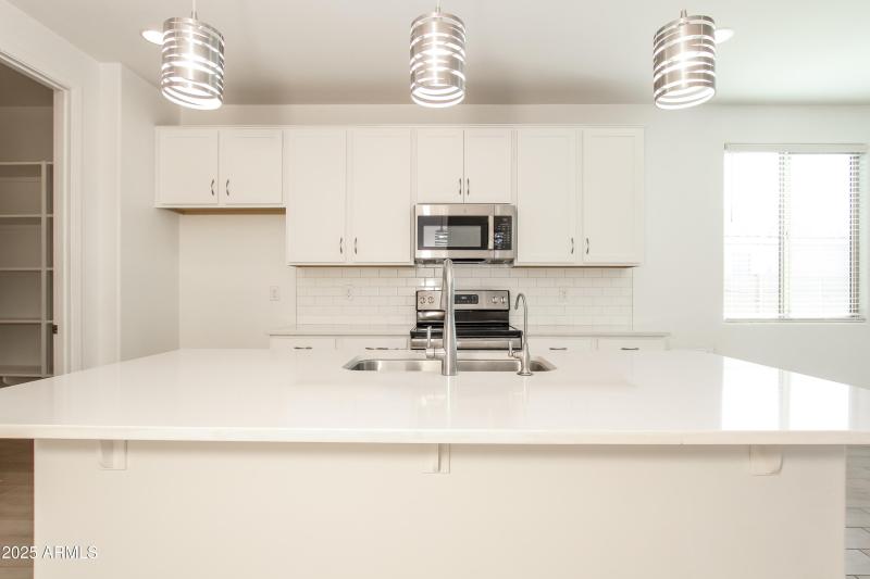 6-photo-Kitchen-aa5c1682-9889-41f9-825d-