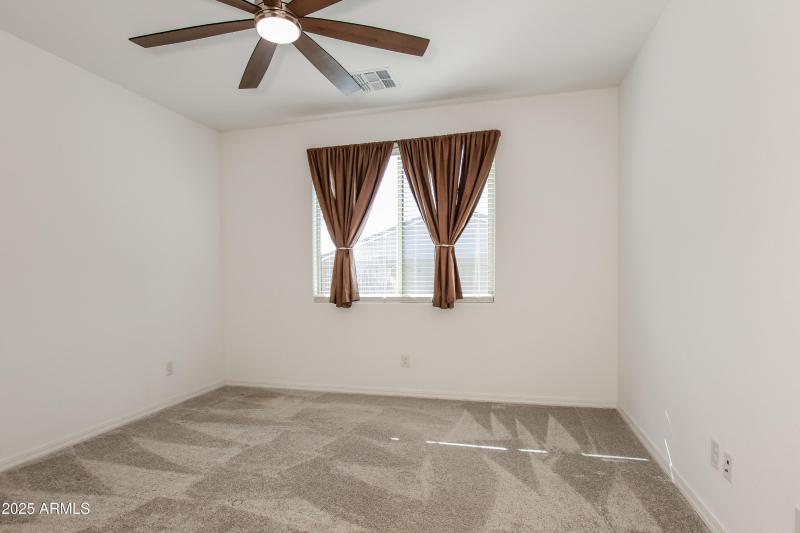 8-photo-Main-Bedroom-2d7f9820-9802-478d-