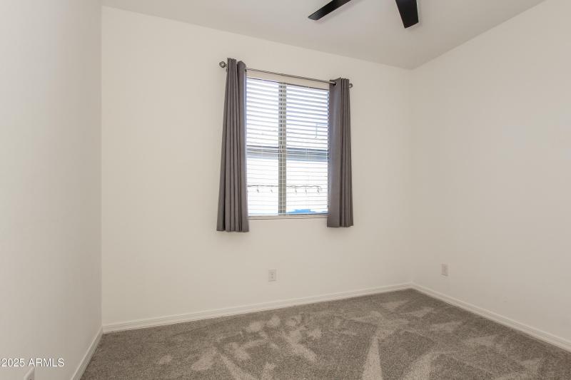 13-photo-Bedroom-82562883-9e34-4f83-91ef