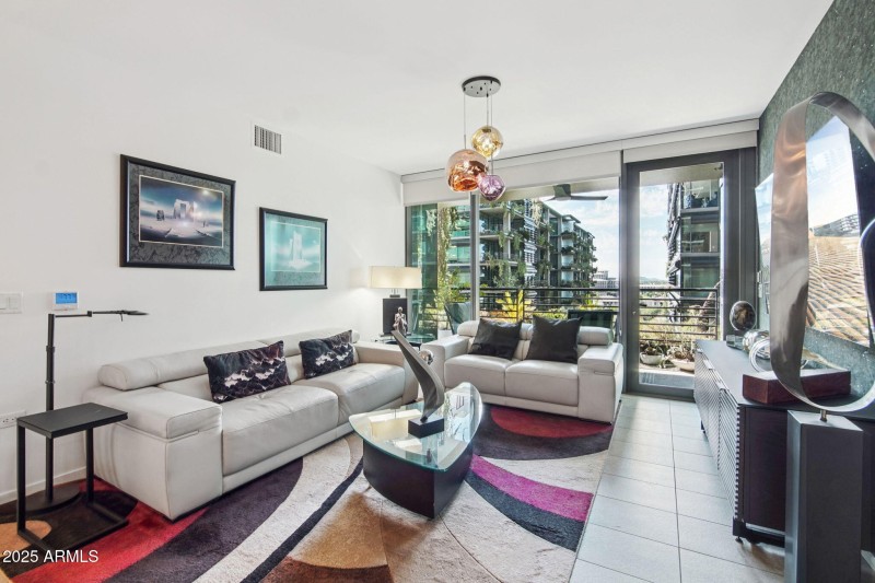 21-web-or-mls-E Kierland Blvd-L2310r-005