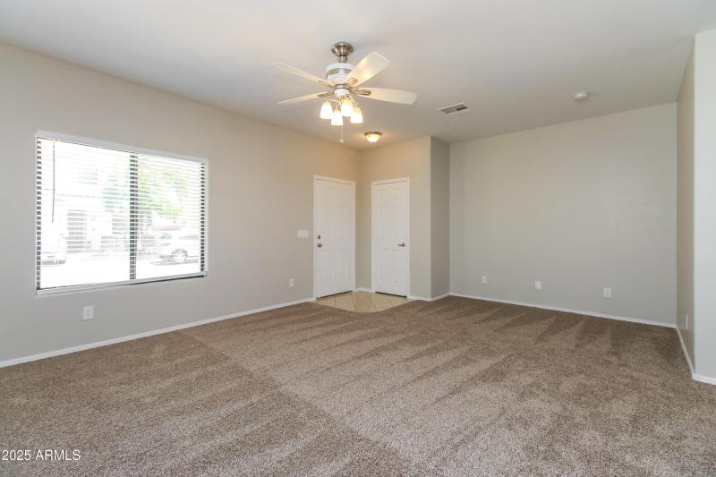 1017535.2232 E GREENLEE AVE - Living Roo