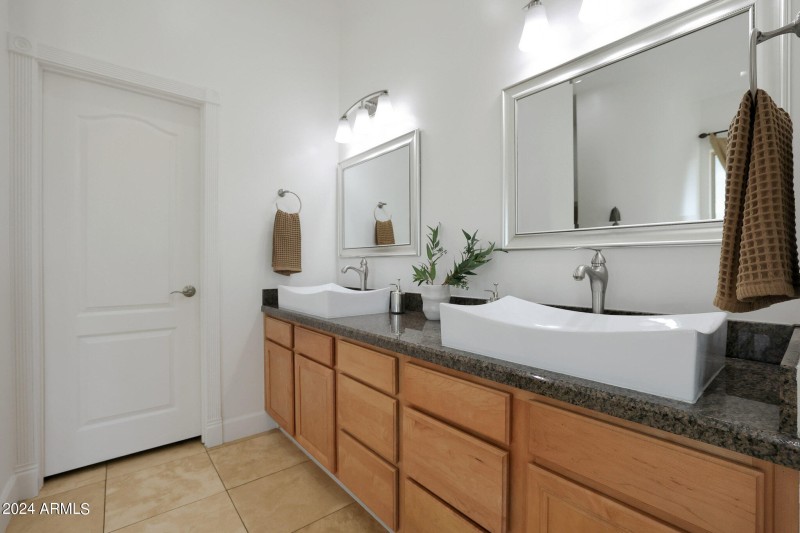 Dual sinks at primary