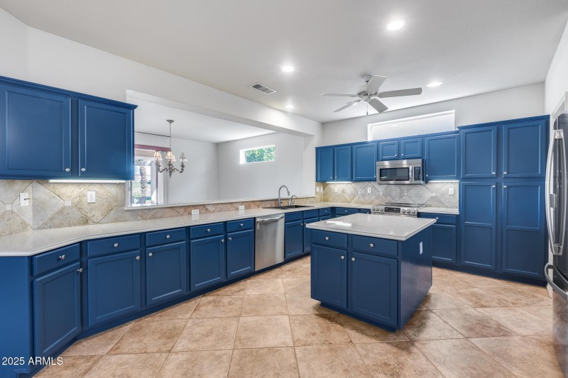 Kitchen Full of Friends Kitchen