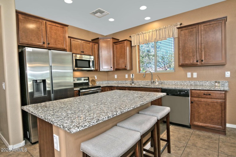 7382 W Silver Spring Way-large-012-003-S