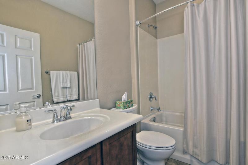 7382 W Silver Spring Way-large-034-016-F