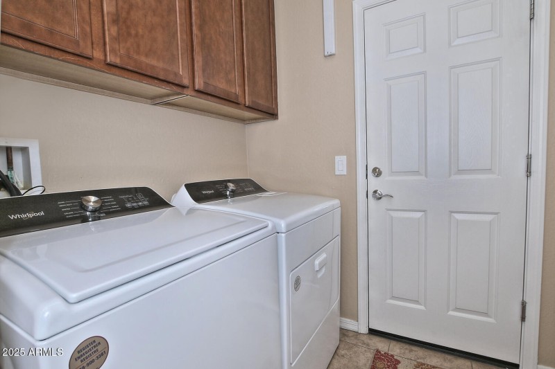 7382 W Silver Spring Way-large-035-019-L