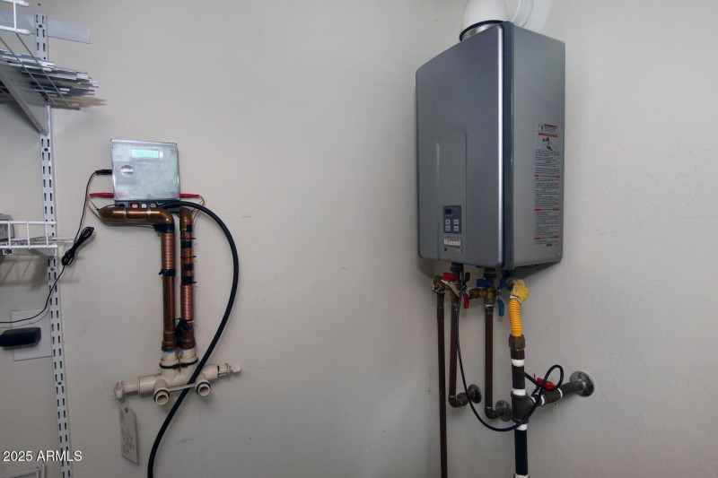 7382 W Silver Spring Way-large-042-043-T