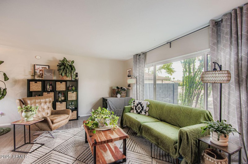 5827 W Mescal St - Web Quality - 008 - 0