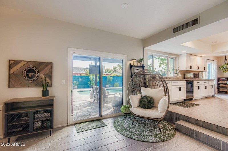 5827 W Mescal St - Web Quality - 010 - 0